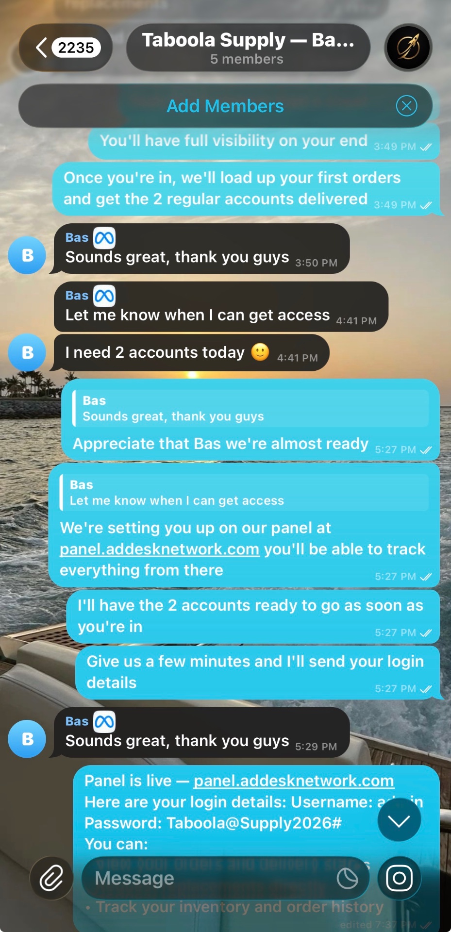 Buyer set up on the panel — orders and delivery status visible